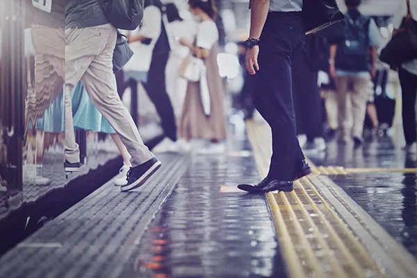 最寄り駅を利用する人