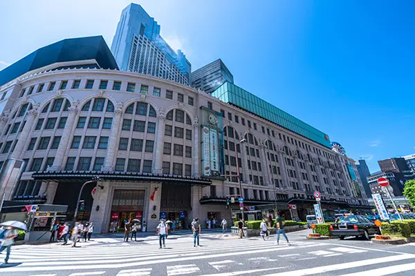 難波駅前の繁華街